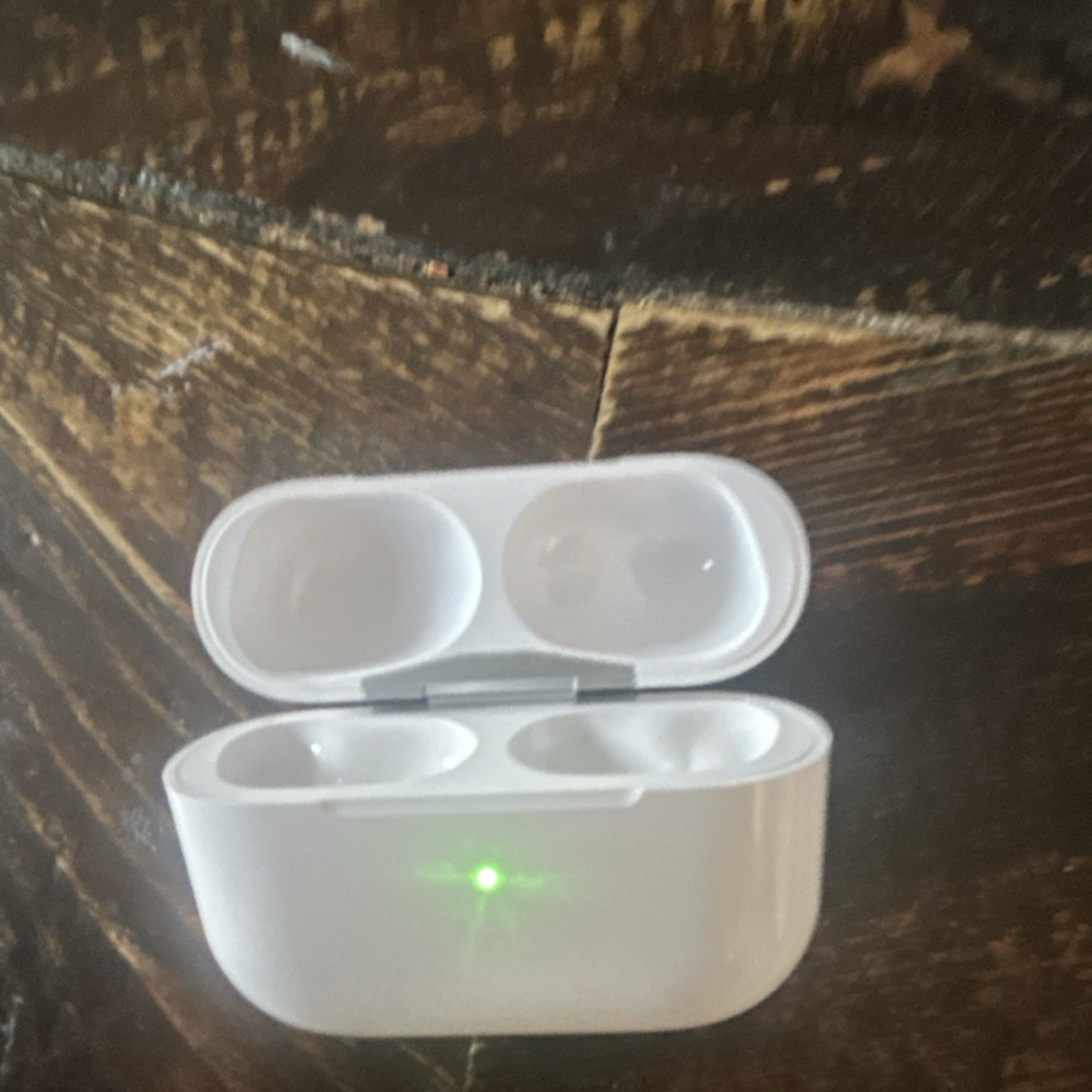 Apple AirPods Pro White Wireless Charging Case with LED Indicator