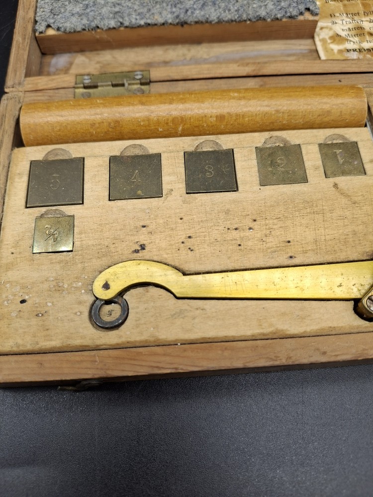 Antique CEREAL SCALE box with weights