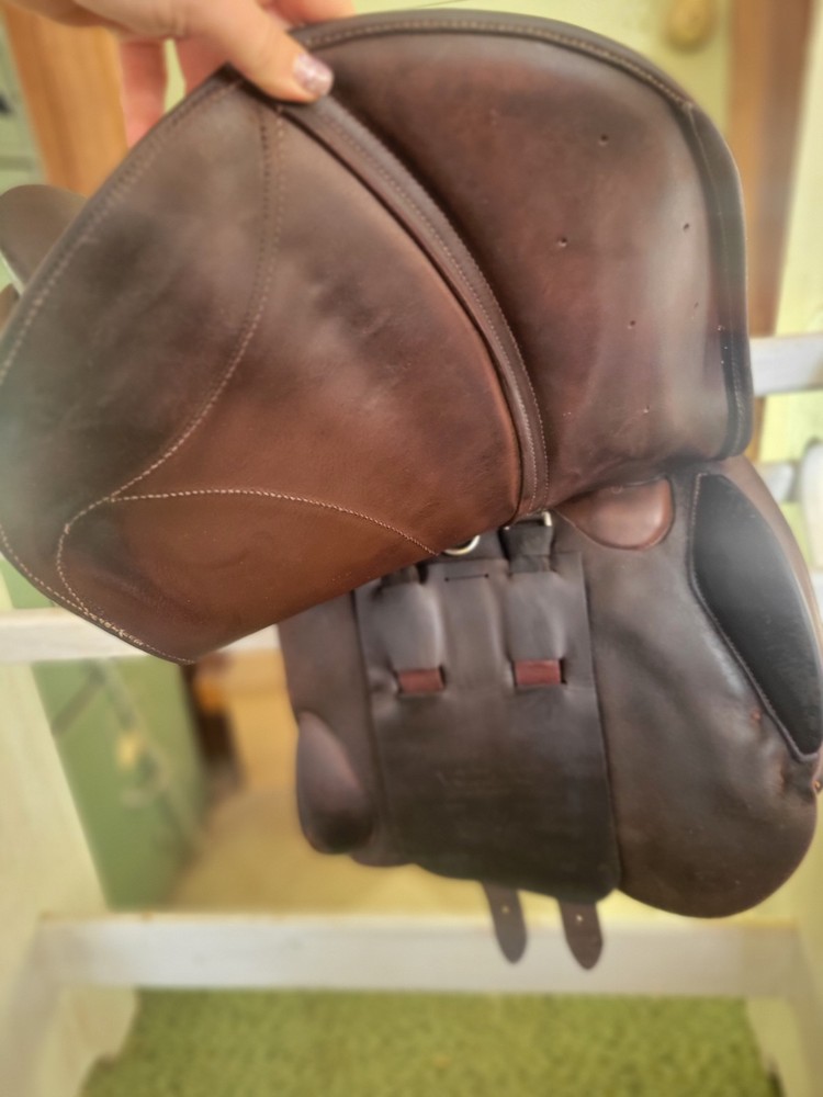 Voltaire Palm Beach 2012 Model 17" FIN Panels Regular Tree Jump Saddle