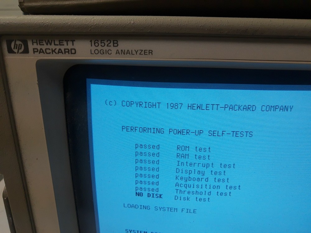 Hewlett Packard 1652B Logic Analyzer power on