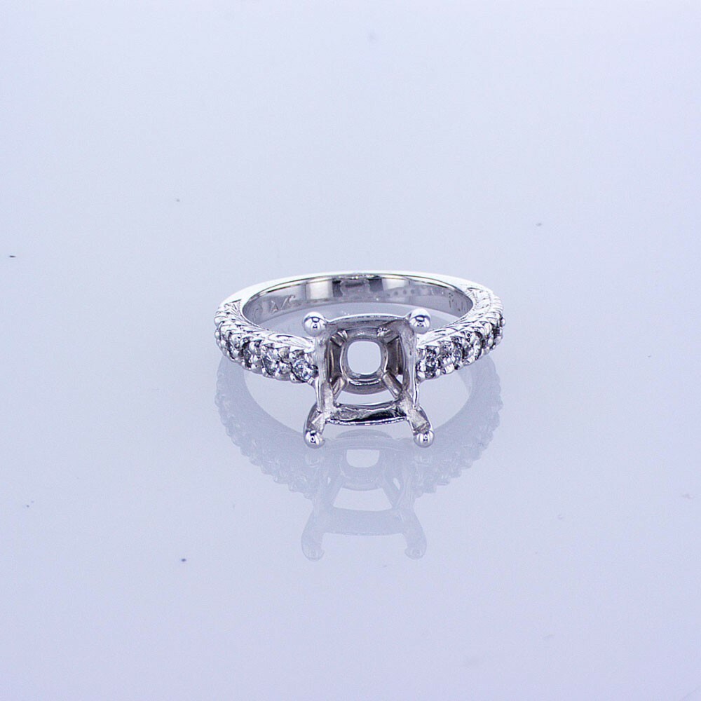 Platinum Prong Diamond Setting For Square Diamond