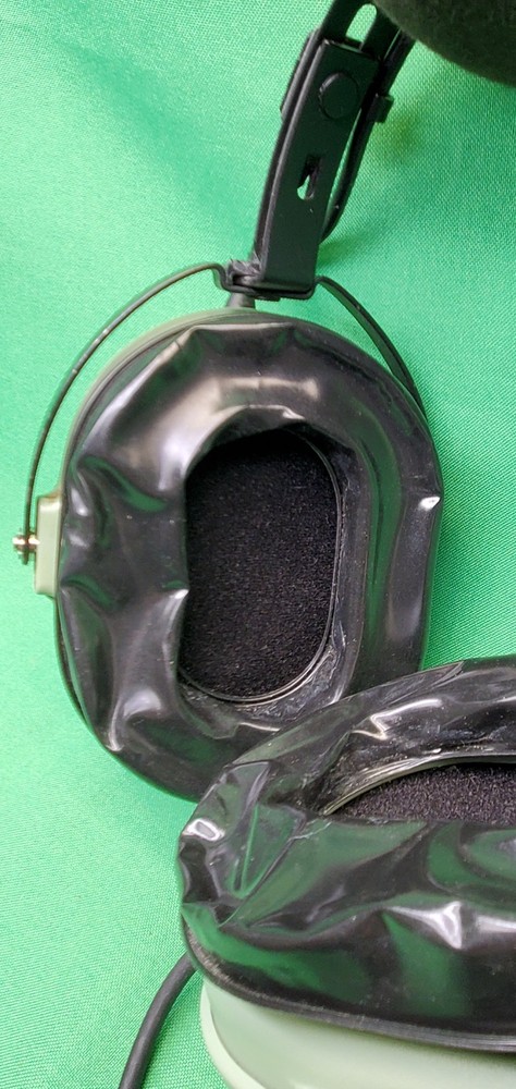 *AS IS* David Clark Aviation Headset with M4 Microphone – Dual Plug