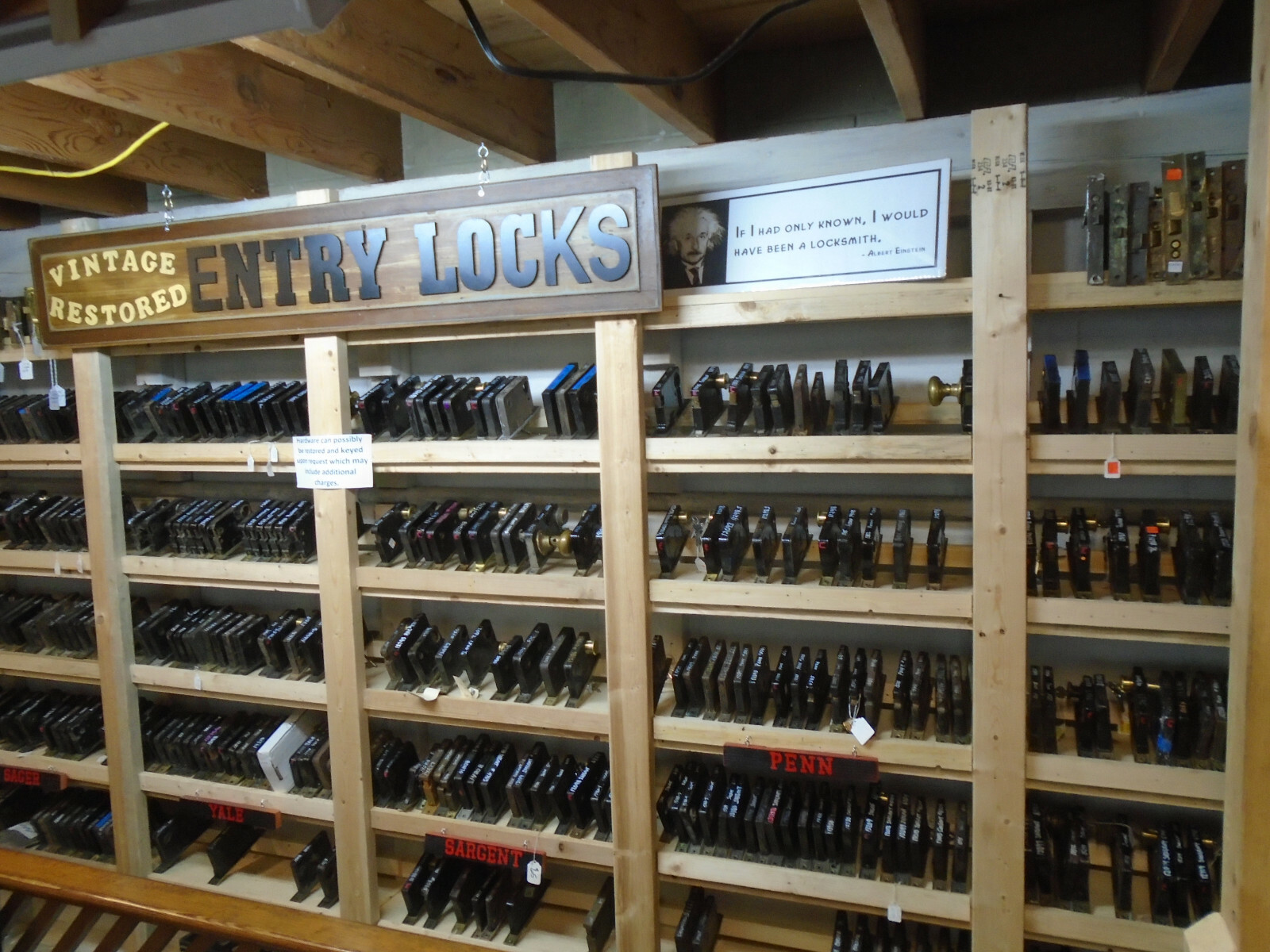 ONE 4 1/4" DOOR KNOB SPINDLE POST CONNECTING SHAFT w/ BRASS SCREWS!! (33164)