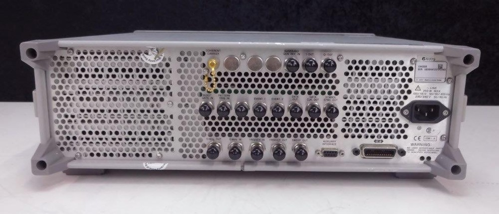 Agilent / HP E4432B ESG-D Digital RF Signal Generator