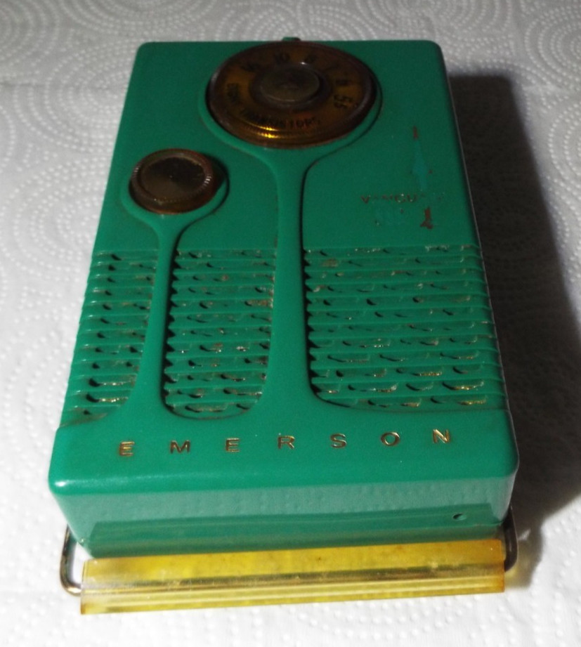 VINTAGE 1950's EMERSON 888 VANGUARD NEVABREAK POCKET RADIO "WORKS GREAT" READ!!!