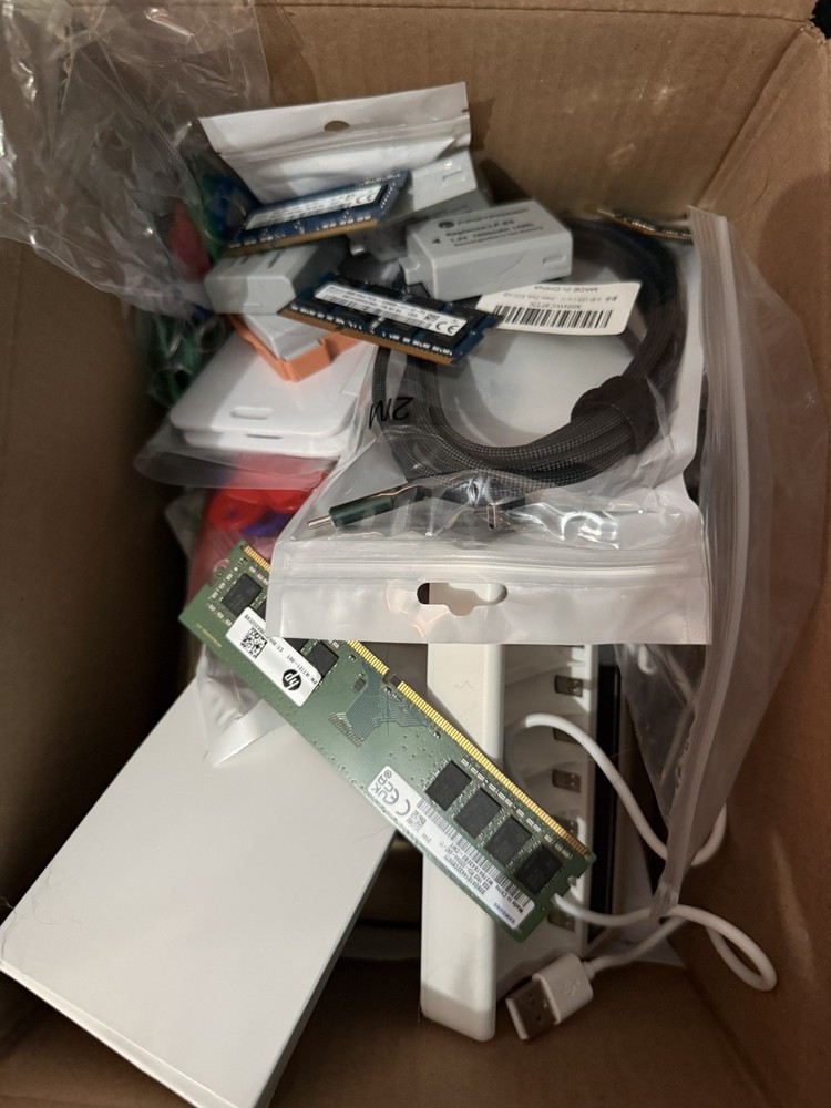 Amazon Box Merchandise Lost Items, Returned Packages, Unclaimed Goods - Mystery