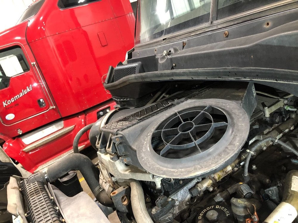 Freightliner CASCADIA Air Cleaner - Used