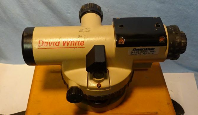 ** DAVID WHITE - Automatic Level - AL8-22 - Model 8883 - with CASE - works **