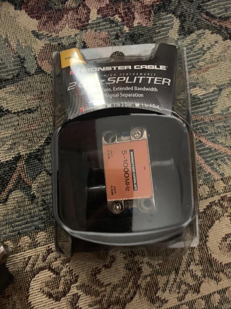 Monster Cable 2 way splitter - 5-100MHZ