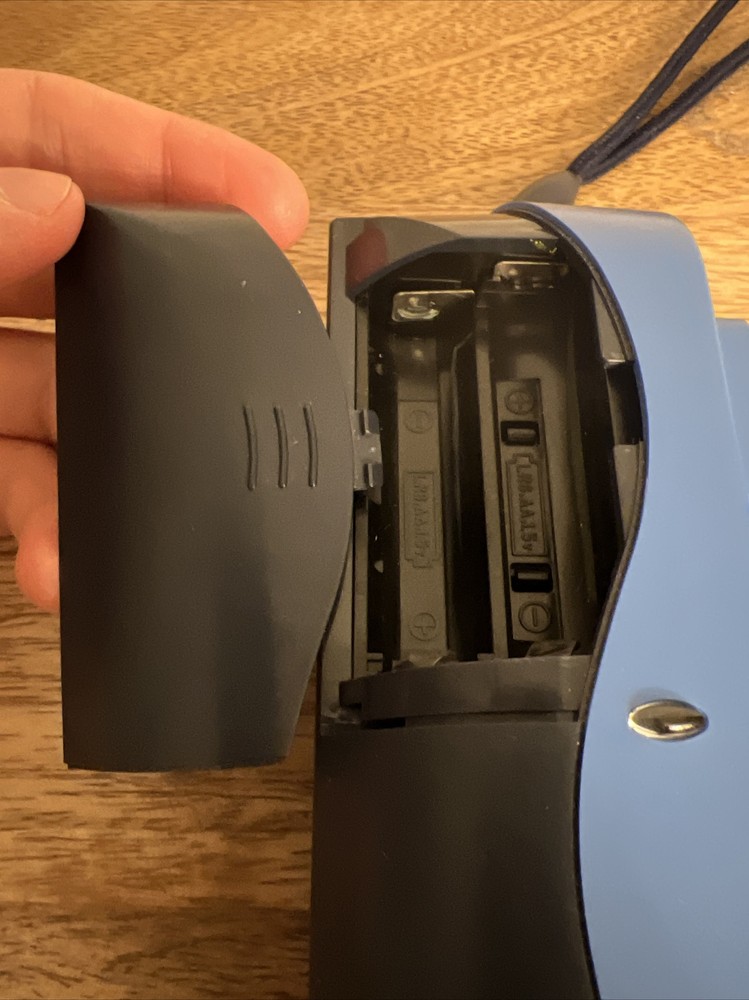 POLAROID I-ZONE BLUR INSTANT POCKET CAMERA (PRE-OWNED)
