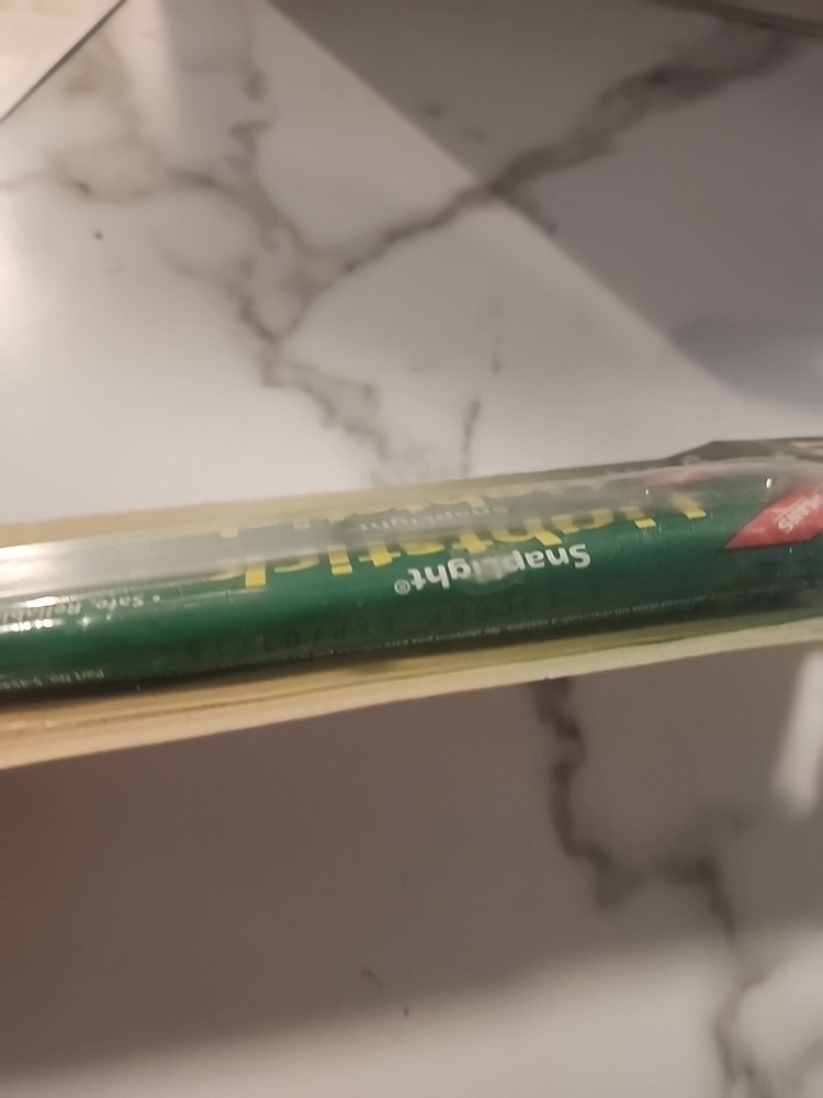 Coghlan's Green Light Stick - Lasts 12 Hours!!