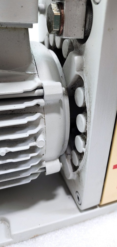 EDWARDS E1M18 VACUUM PUMP