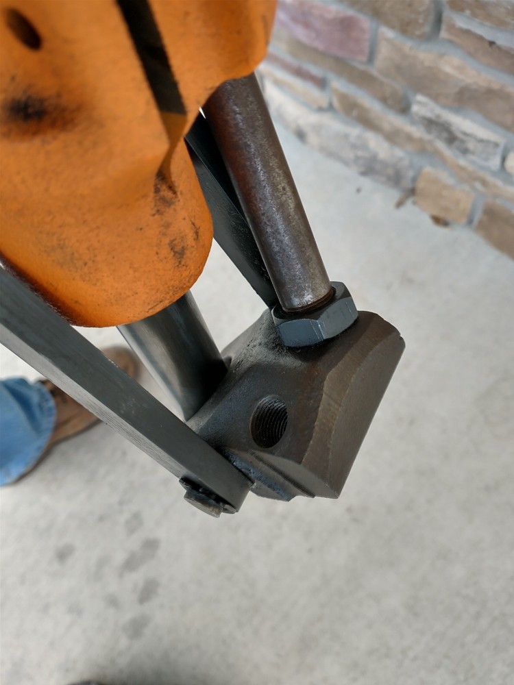 LYMAN ORANGE CRUSHER RELOADING PRESS CAST IRON SINGLE STAGE