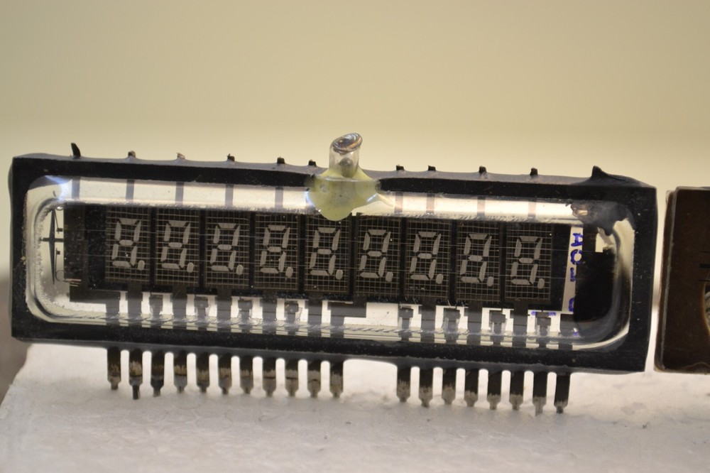 IV-28a x 2 pcs - VFD multi-digit vacuum luminescent indicator  - Tube iv-28a