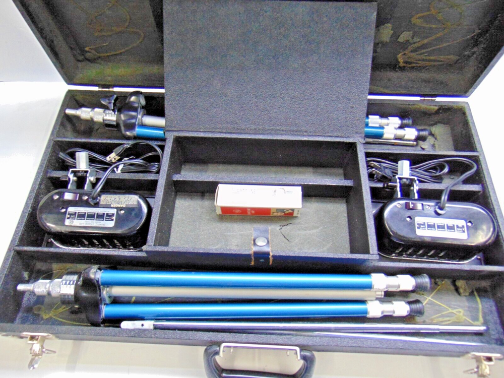 Quartz Studio Lite set 2 Studio Lights original box 710SL lights One tripod