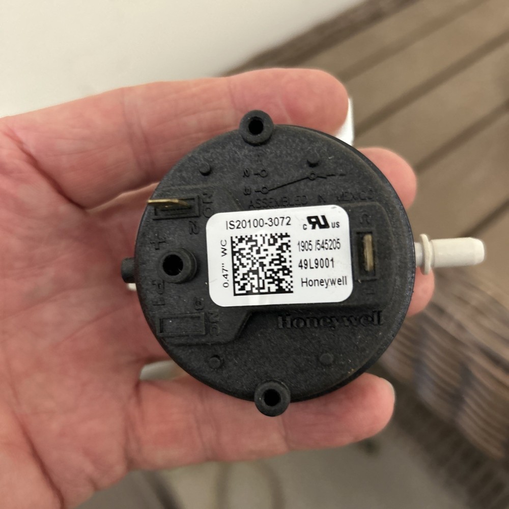 49L90 Pressure Switch .47 WC