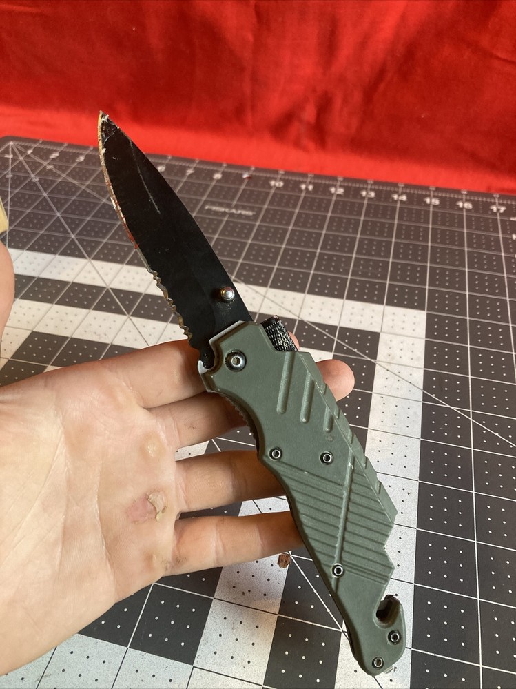 Ozark Train 6-In-1 Multi-Tool Pocket Knife (missing fire starter)