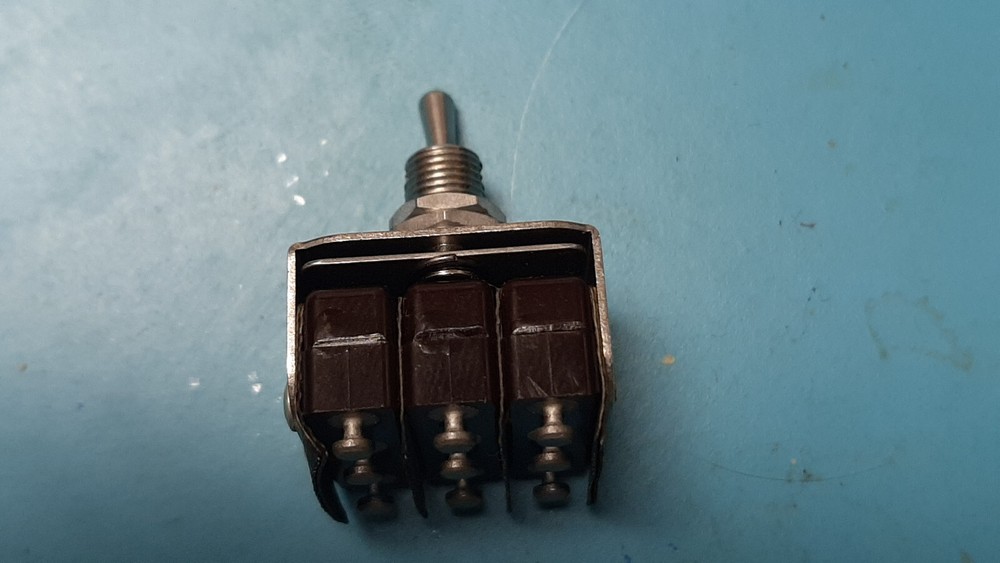 6AT501-T Microswitch Toggle Switch ( HONEYWELL ) VERY SMALL TOGGLE