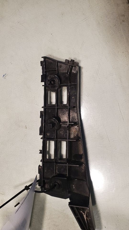 PRIUS 2014 RH FRONT BUMP BRACKET