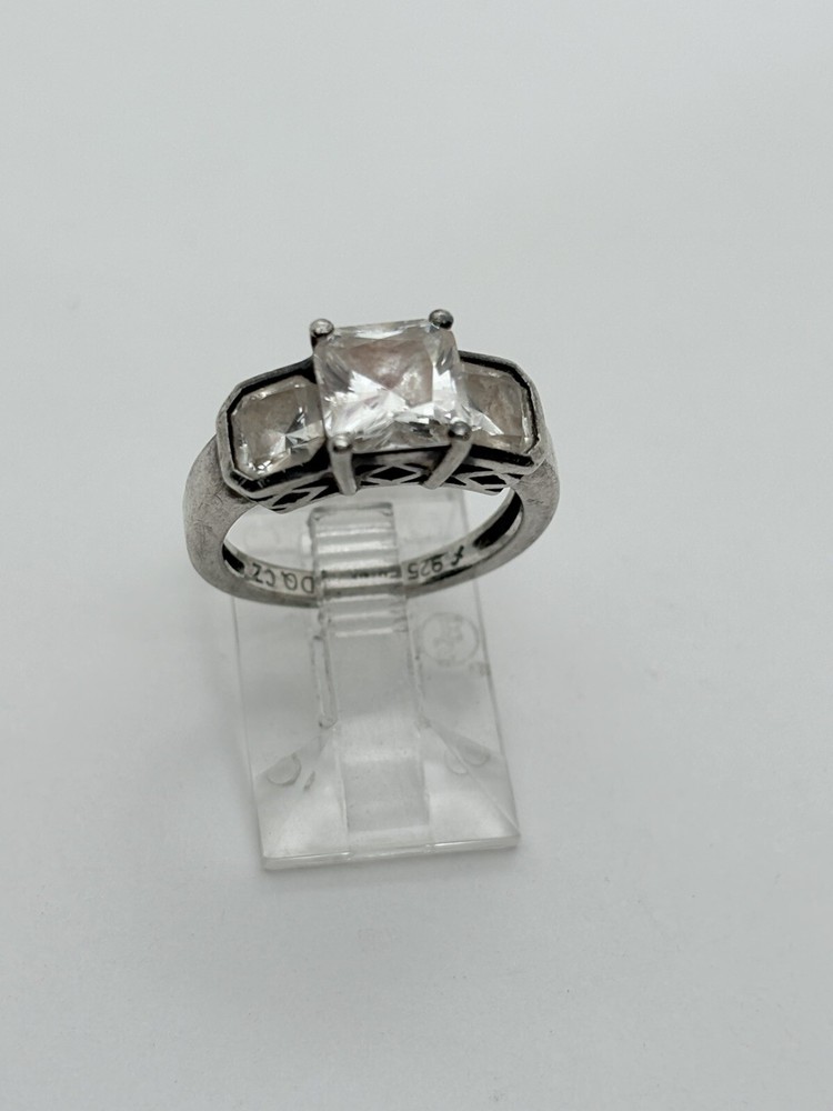 3.8g 925 STERLING SILVER SQUARE CUT CRYSTAL RING SIZE 5