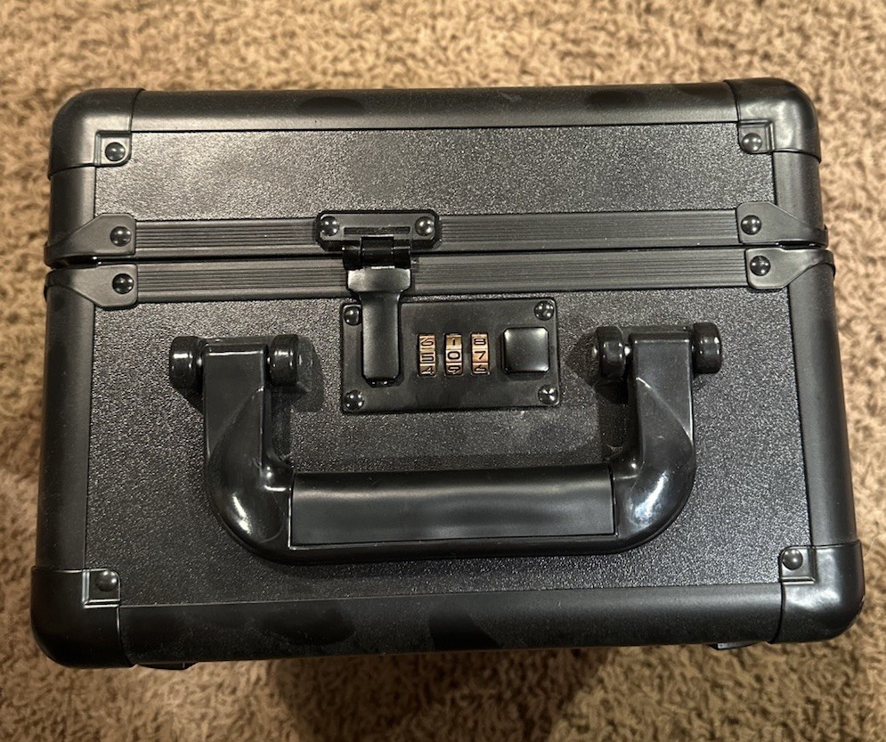 2 Slot Card Carry Case With Lock Code (507)