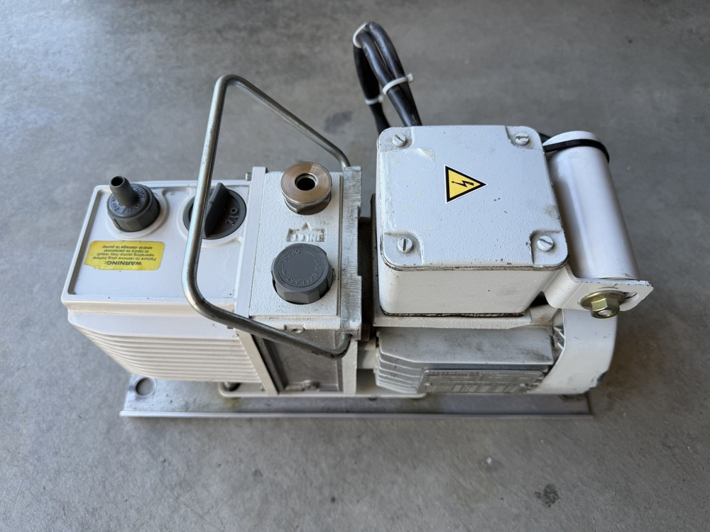 Edwards Vacuum Pump Model E2M0.7/ IEC34-1