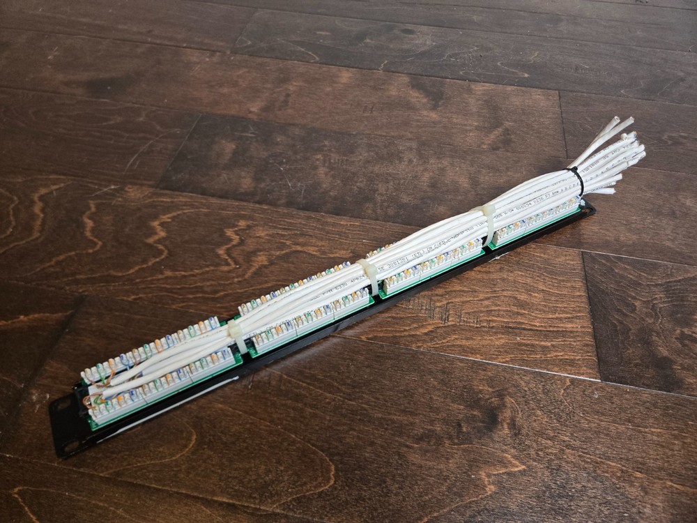 Vertical Cable Cat5e 24 Port 19" Horizontal Rackmount 1U Patch Panel