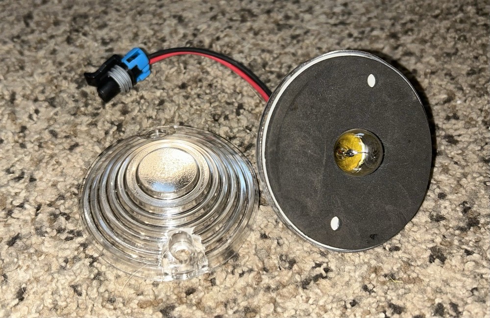 TBB Thomas Bus 103102 STEPWELL/UTILITY LIGHT