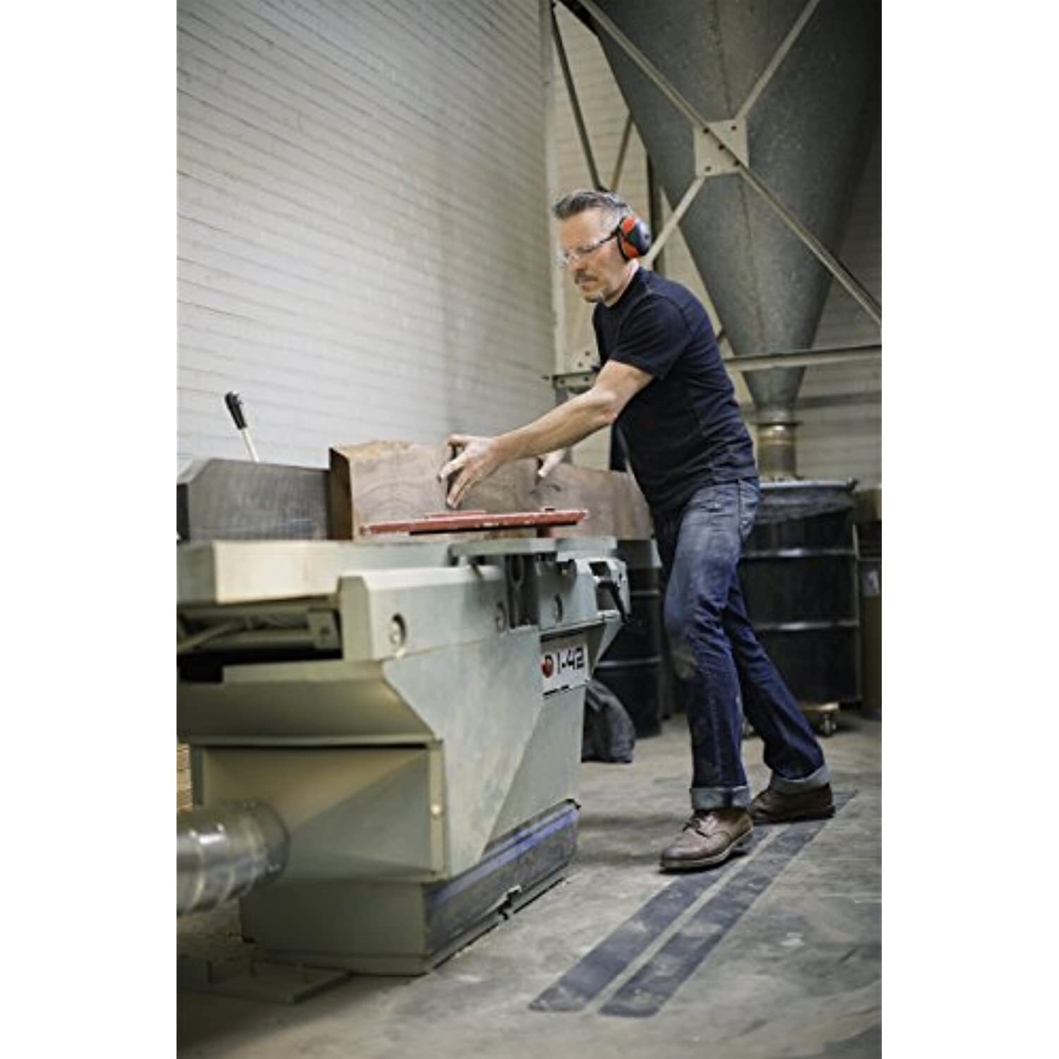 3M Pro-Grade Noise-Reducing Earmuff, NRR 30 dB, Lightweight and Adjustable