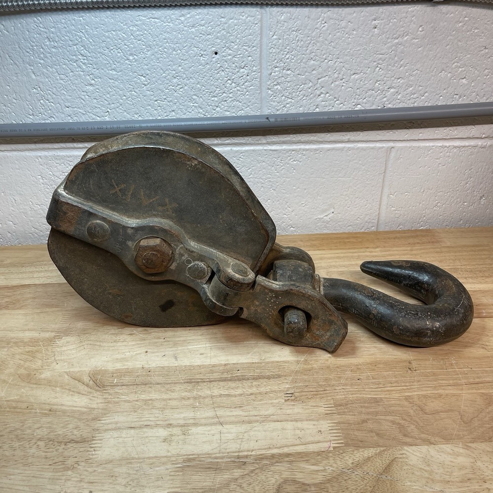 Industrial Snatch Block Solid Iron Pulley - 45lbs