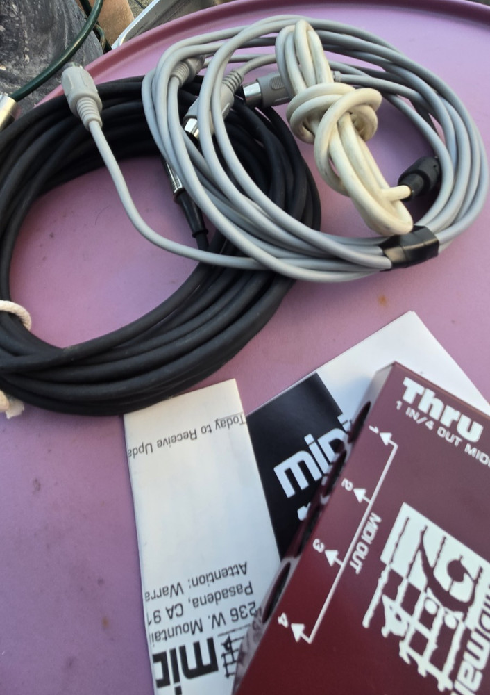 New Midiman Thru 1 x 4 + Cables no box