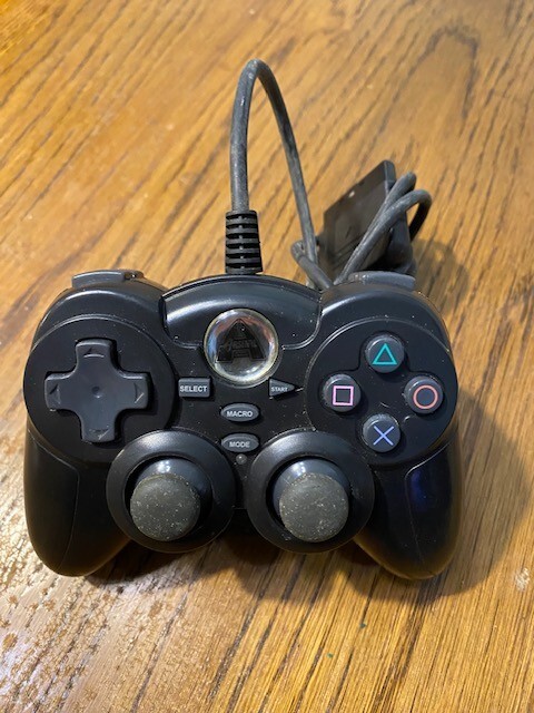 NYKO FRONT MAN GUITAR