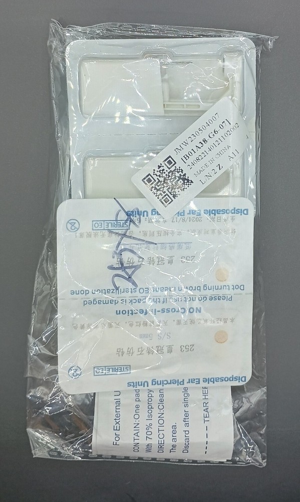 4 Disposable Ear Piercing Units with Alcohol Pads