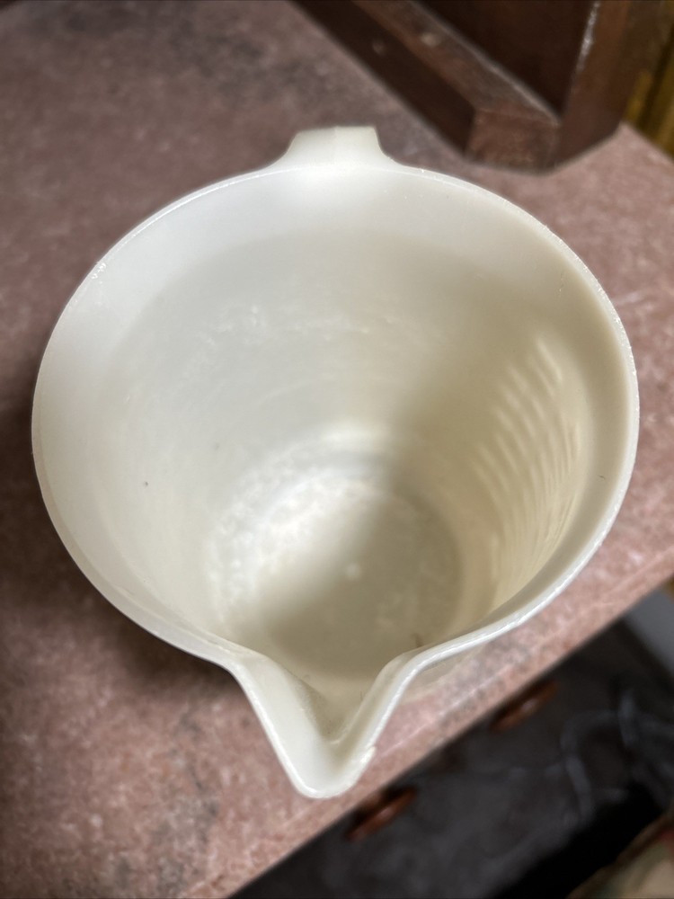 Vintage Plastic USA Eagle 2 Cup Measuring Cup.