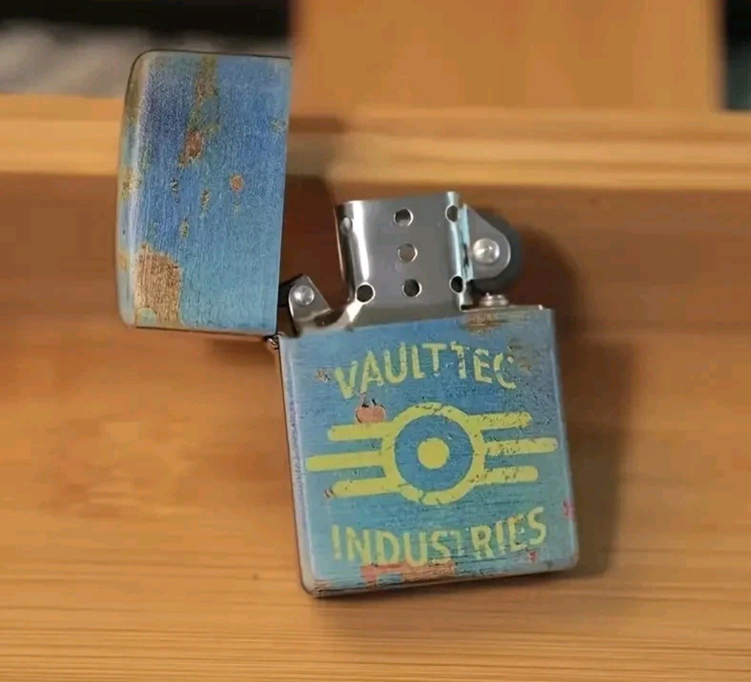 Fallout Flip Top Themed Working REAL Lighter Vault-Tech Industries New In TIN!