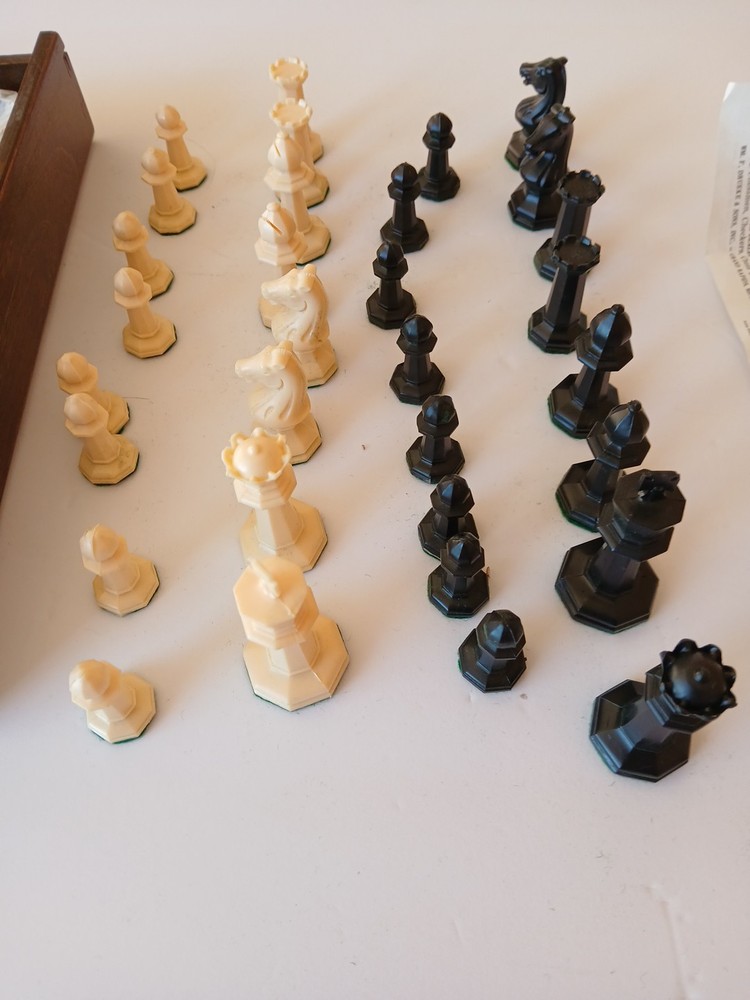 Vintage Drueke Chess Set Model 22