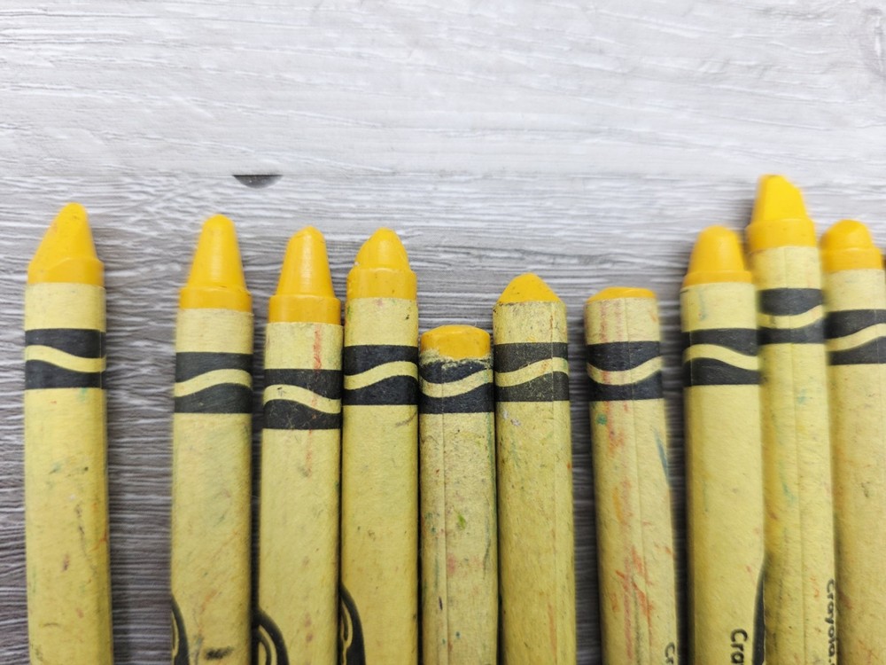 12 Count Crayola Crayons Yellow Dandelion