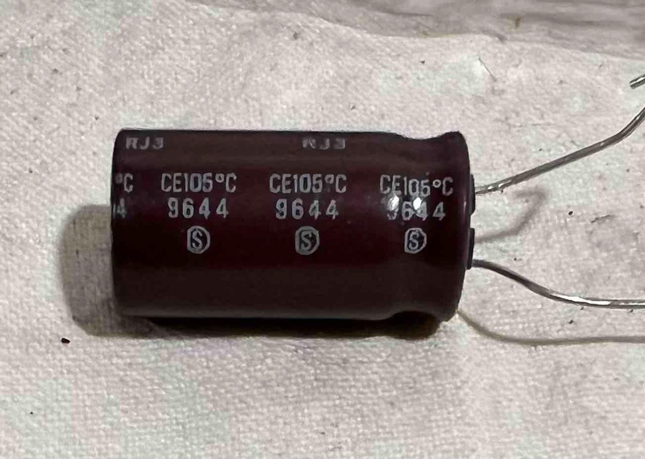 50 New Elna 10uf 400 VDC 105° Electrolytic Radial Capacitors