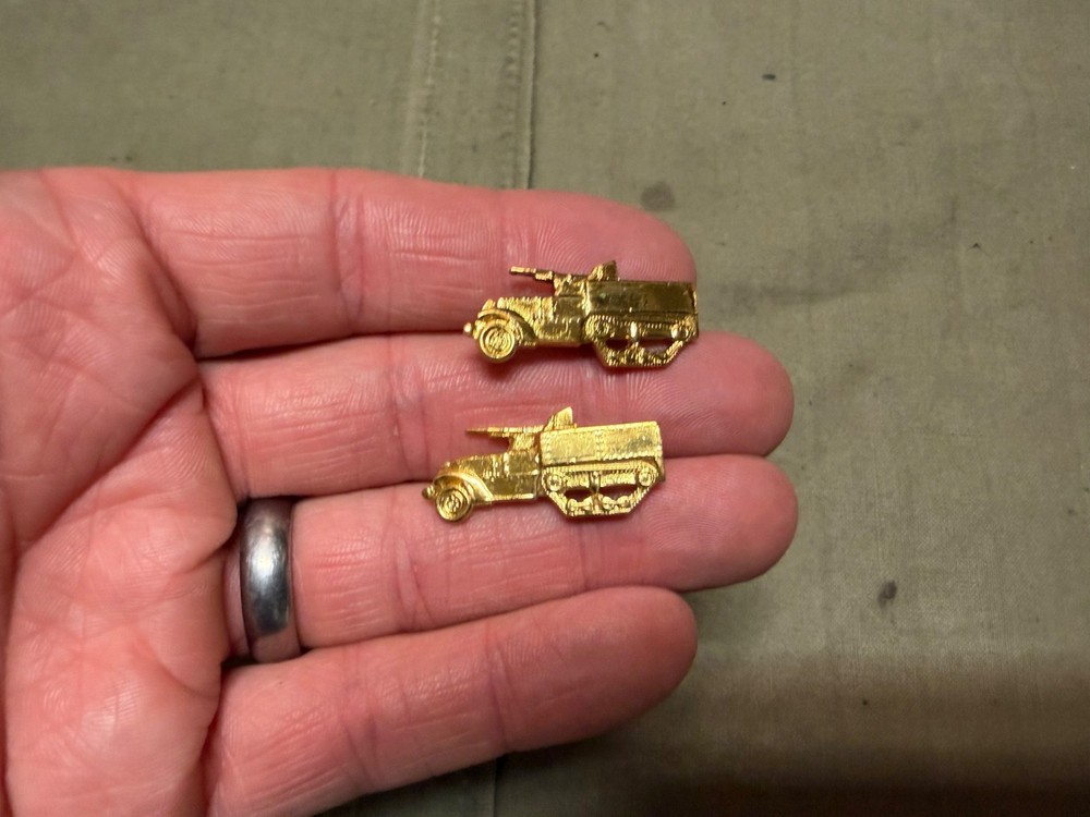 ORIGINAL WWII US ARMY OFFICER EARLY TANK DESTROYER DIVISION COLLAR INSIGNIA-PAIR