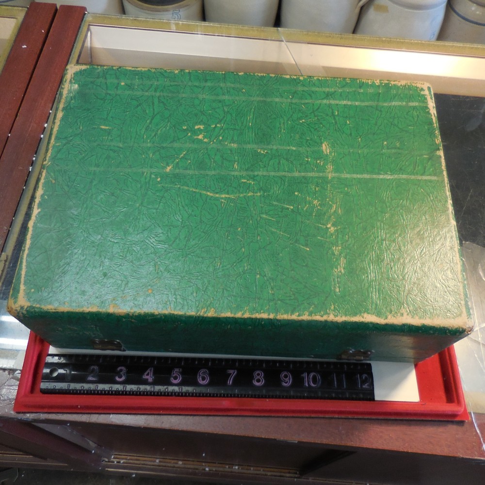 VINTAGE GILBERT MICROSCOPE EMPTY GREEN CASE ONLY