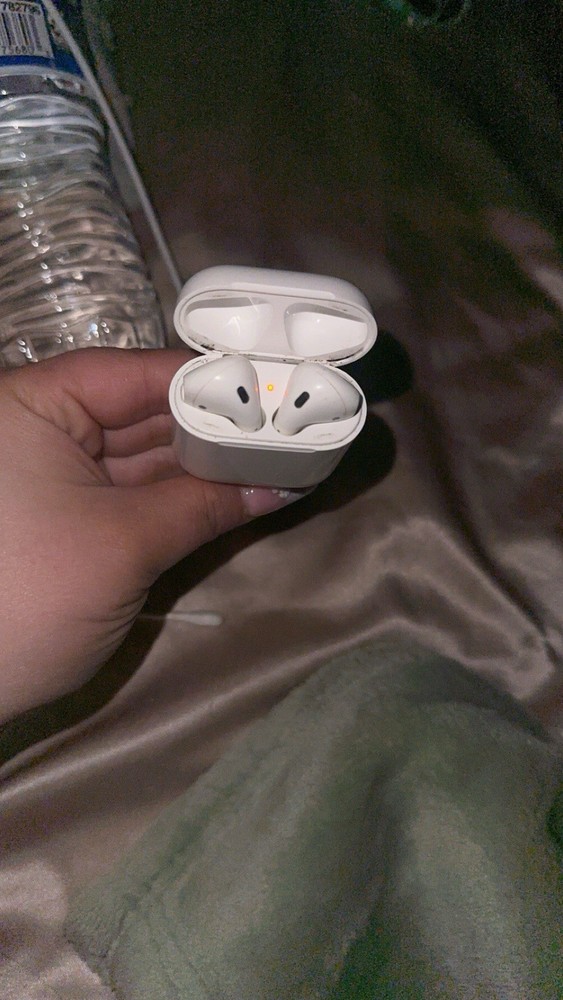 2nd Gen Apple Airpods