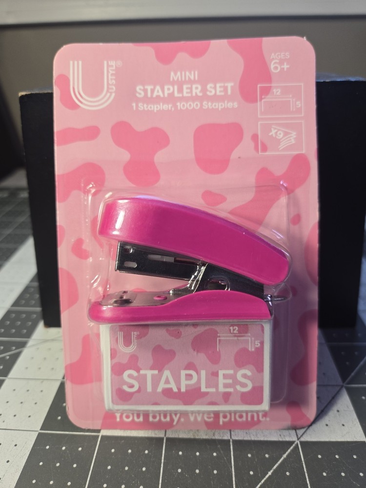 Ustyle  Pink Mini Stapler With 1000 Staples Unopened Package