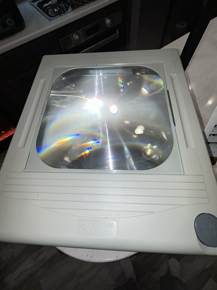 3M 1700 Overhead Transparency Projector Model 1700. USED - WORKING