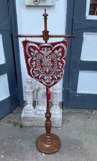 ANTIQUE VICTORIAN OAK & WALNUT BEADED NEEDLEPOINT FIRESCREEN