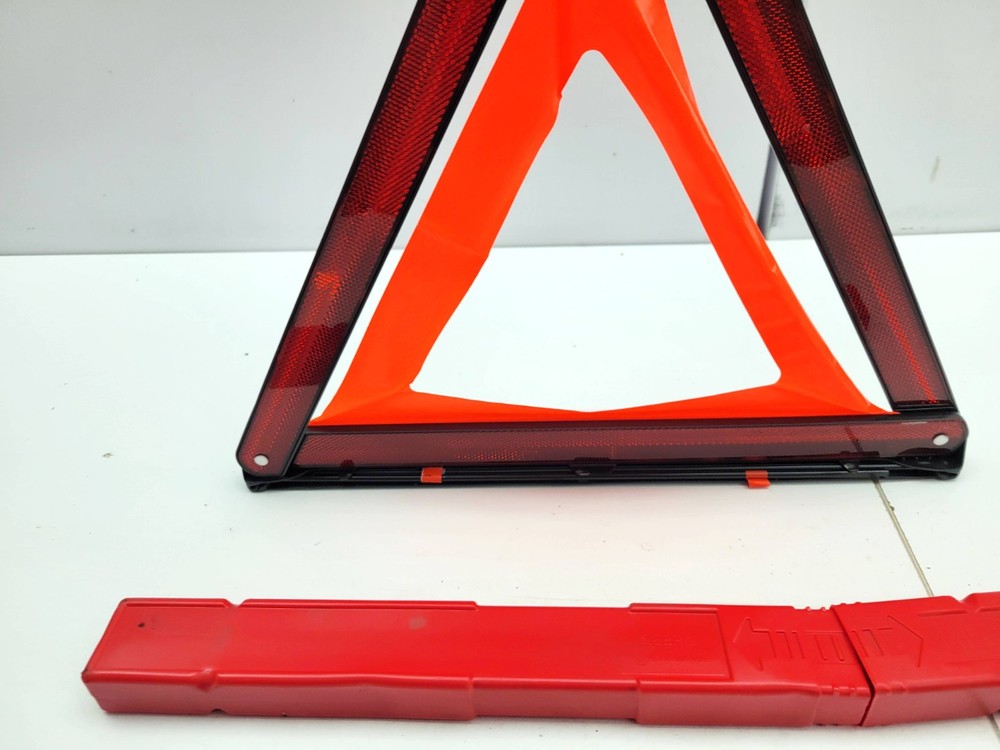 EMERGENCY WARNING HAZARD TRIANGLE 8K0860251 AUDI Q3 2012