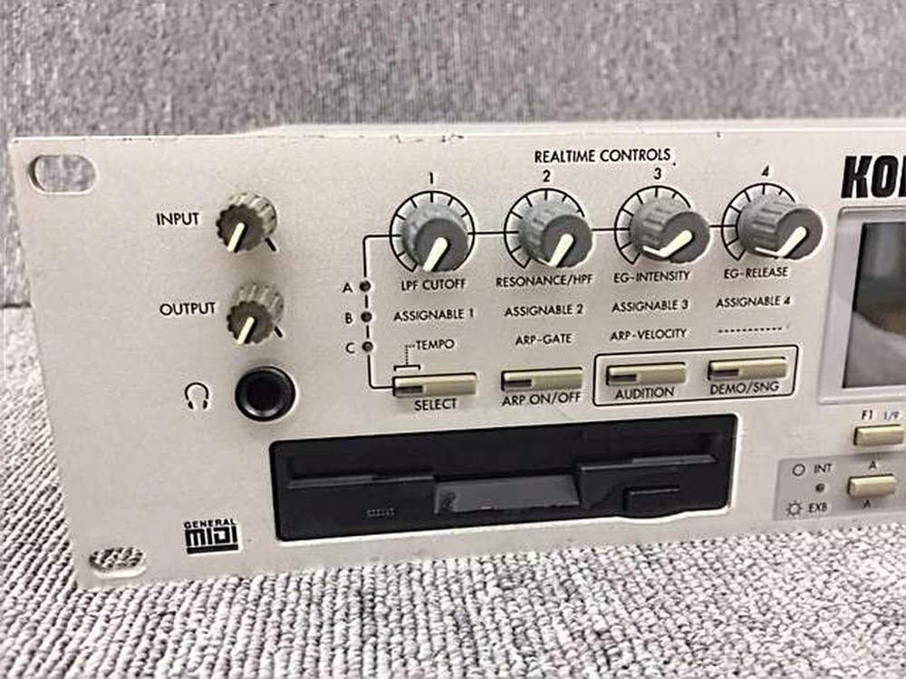 KORG TRITON RACK SYNTHESIZER sound source module multitimbral Tested