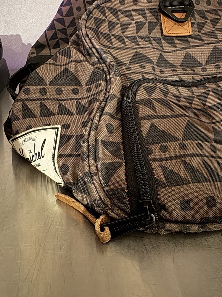 Hershel Supply Co. Novel Duffle / Geometric Triangle Pattern / Brown-Black