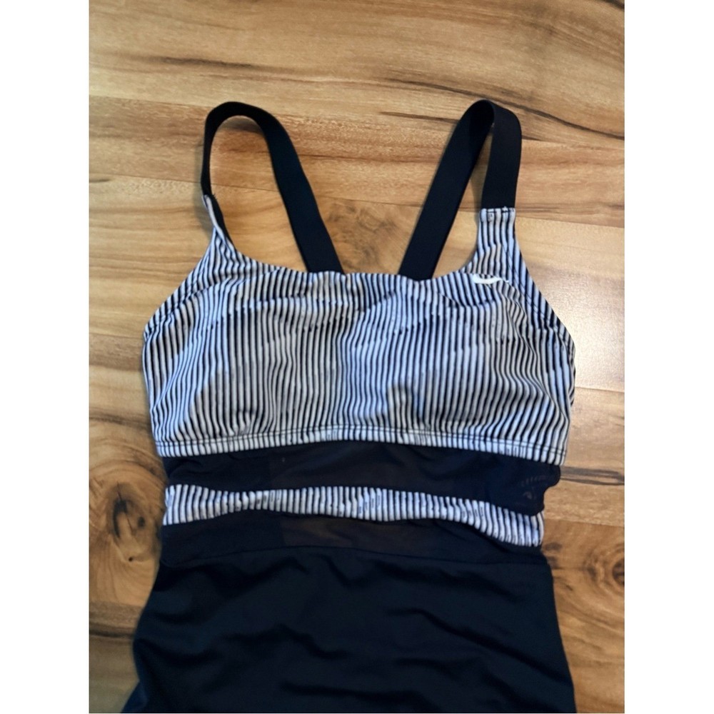Nike Mesh Solid Edge V-Back One Piece Swimsuit Black Striped Medium Athletic