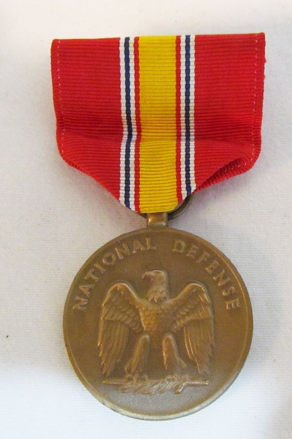 NATIONAL DEFENSE SERVICE MEDAL BADGE VINTAGE U.S. MILITARY SERVICE AWARD