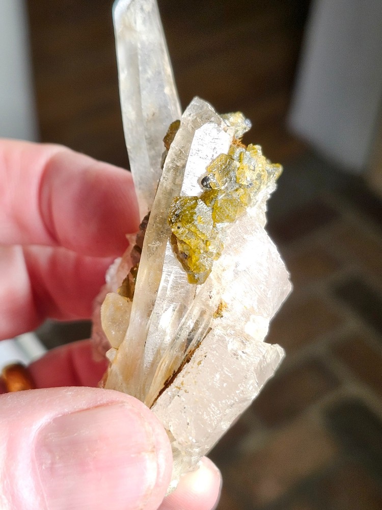 Quartz, Siderite, Fluorescent Apatite, Peru